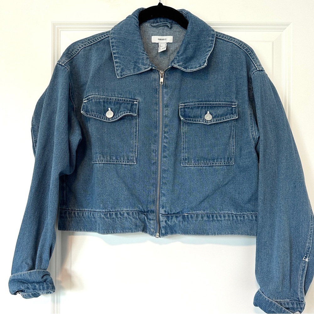 Forever 21 Cropped Denim Jean Jacket Size S New without Tags